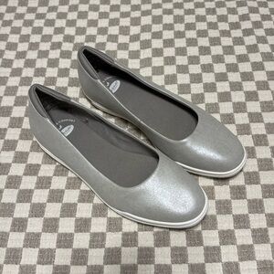 Dr Scholll’s Silver Flats Slide on Shoes Size 8.5